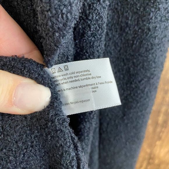 Barefoot Dreams | Bamboo Chic Lite Sweater Black - Picture 4 of 5